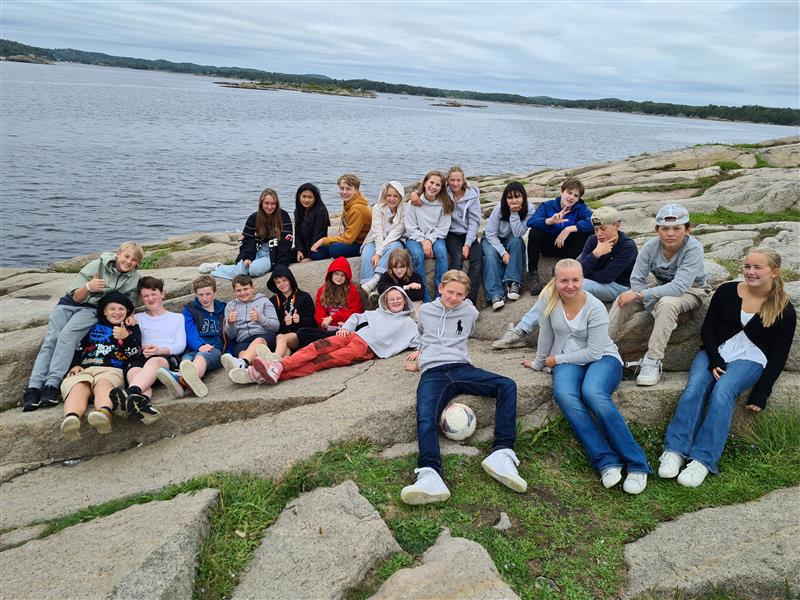 ELEVER PÅ 8. TRINN BESØKER HUDØY feriekoloni